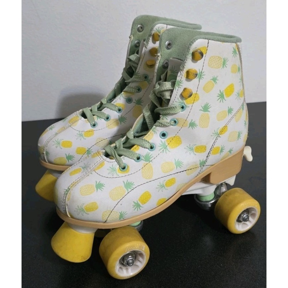 Roller Derby Candi GRL Lucy Adjustable Skates Pineapple Youth 3-6 Rink EUC - Picture 3 of 6